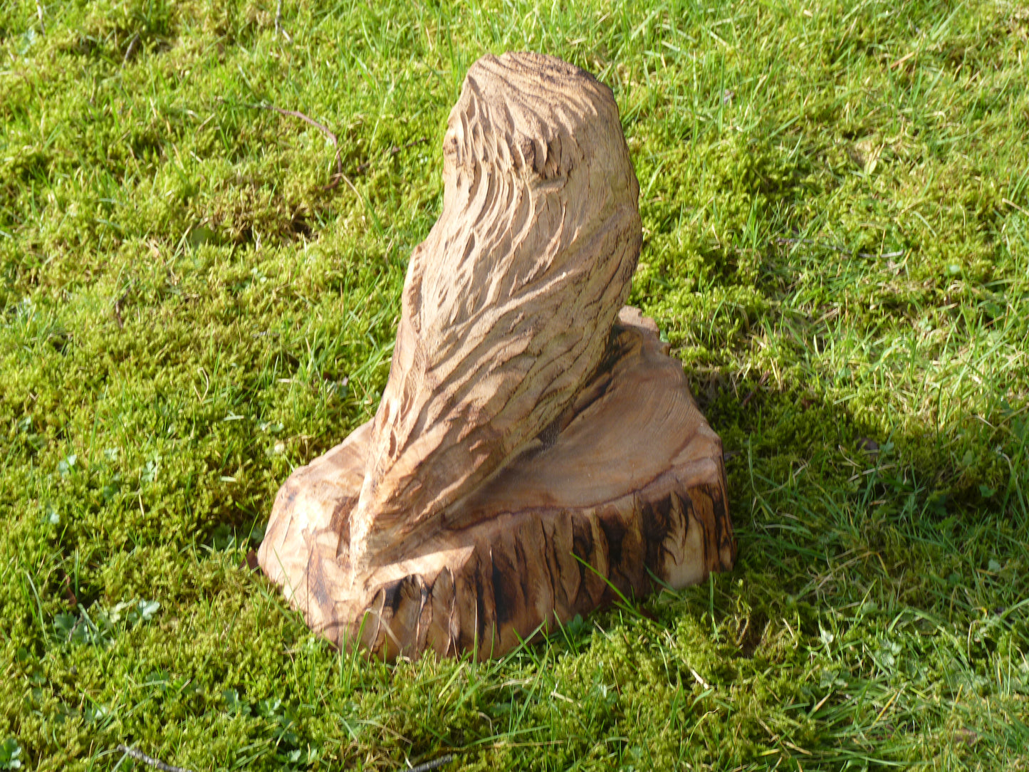 1 Chainsaw carved owl garden  sculpture