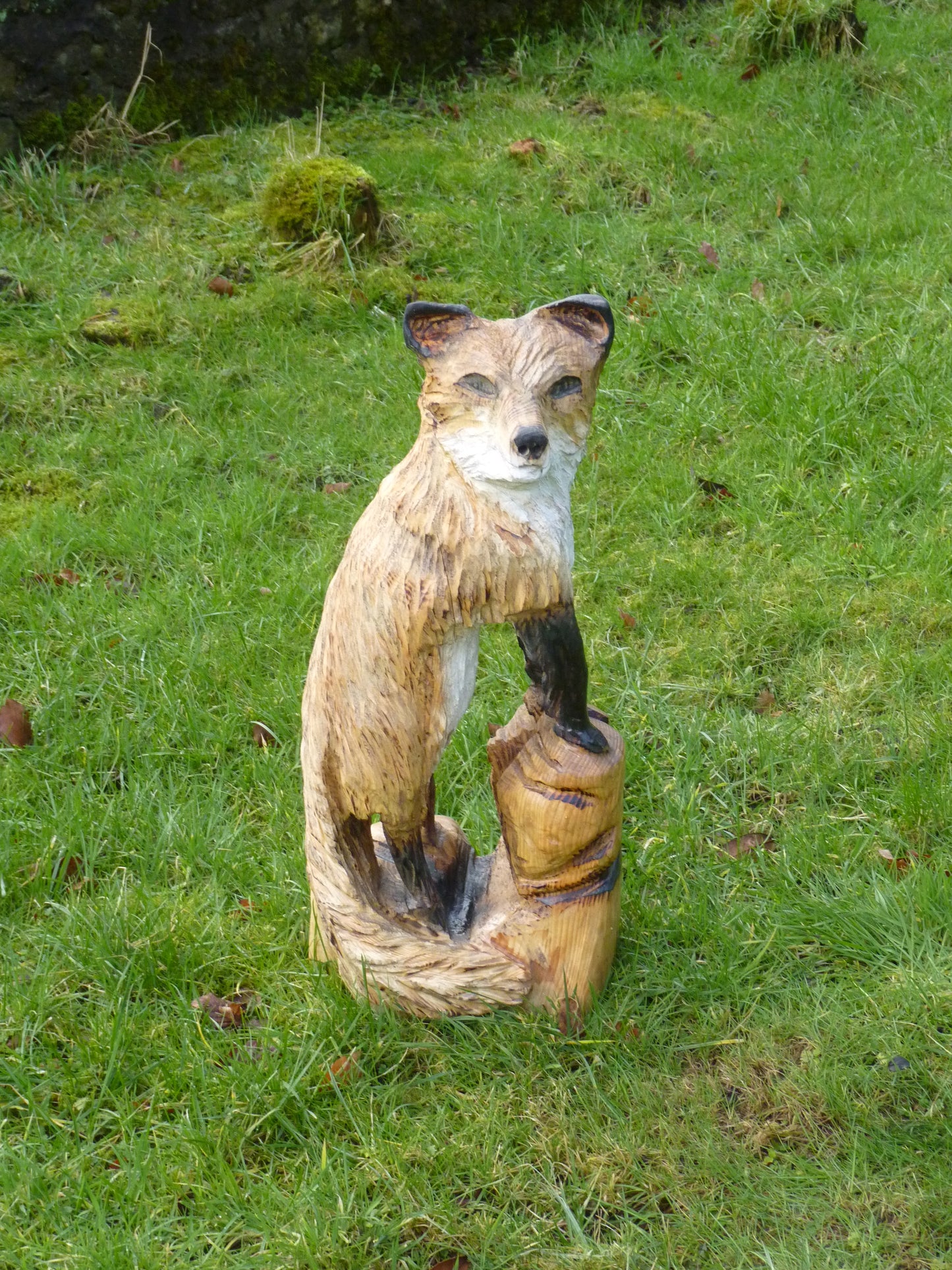1 Chainsaw carved fox sculpture