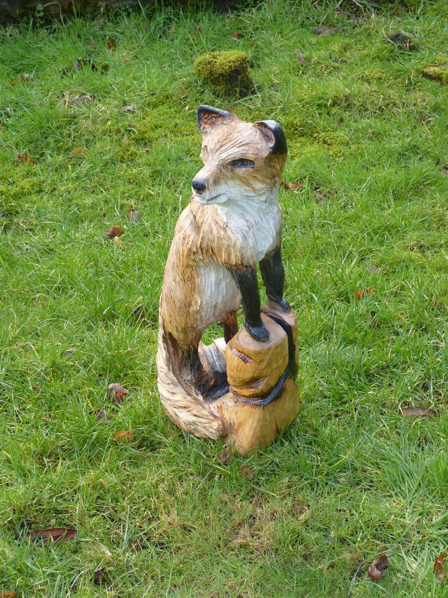 1 Chainsaw carved fox sculpture