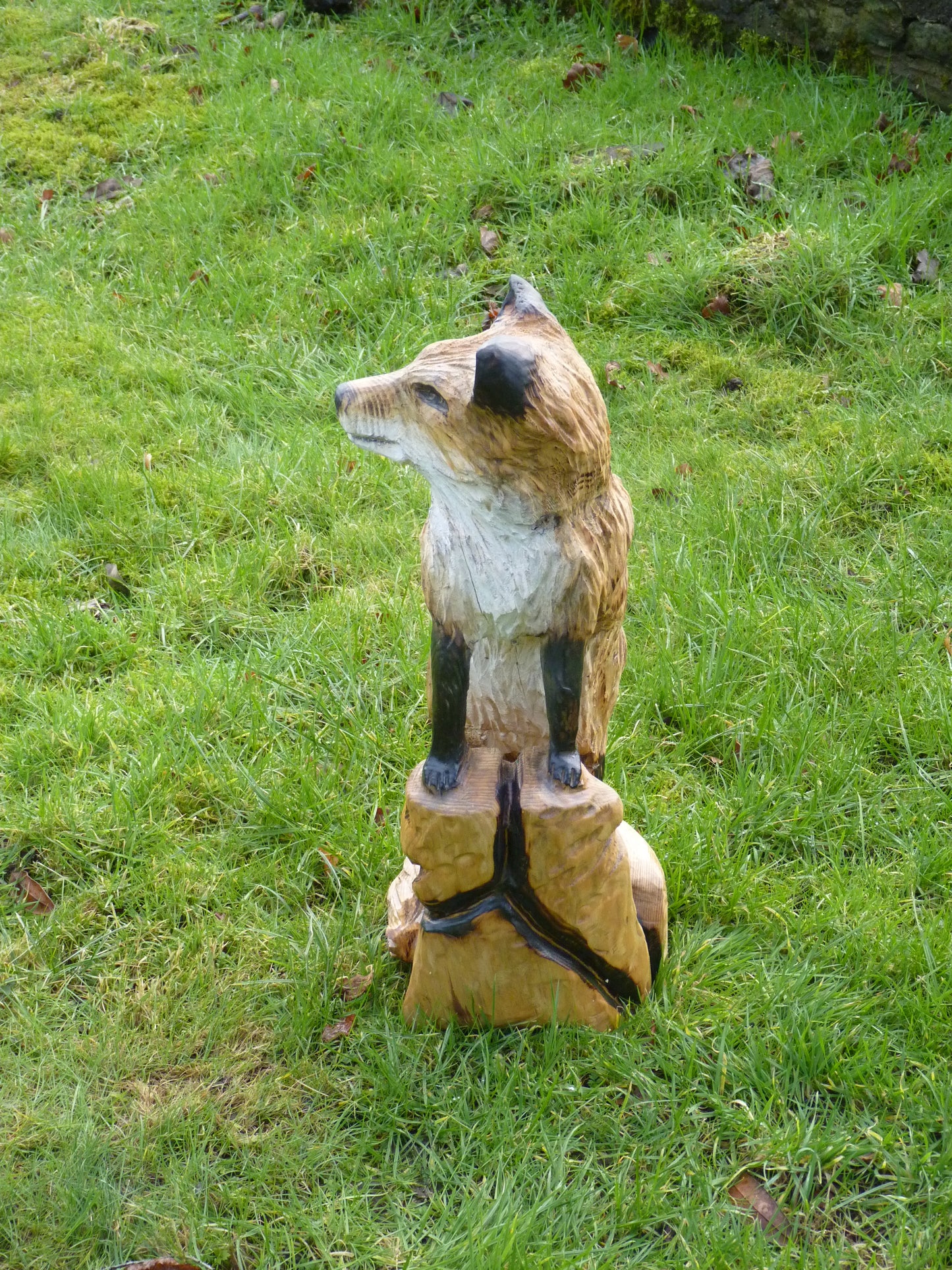1 Chainsaw carved fox sculpture