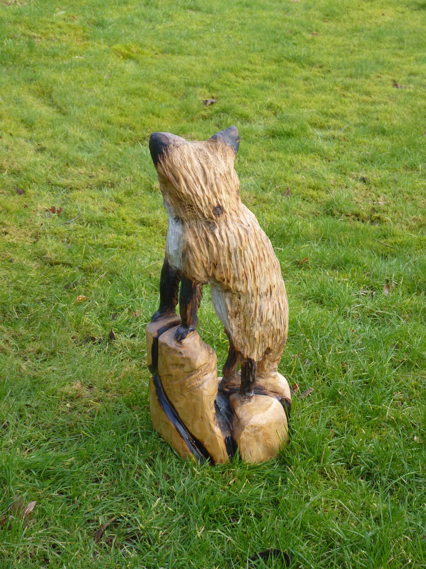 1 Chainsaw carved fox sculpture