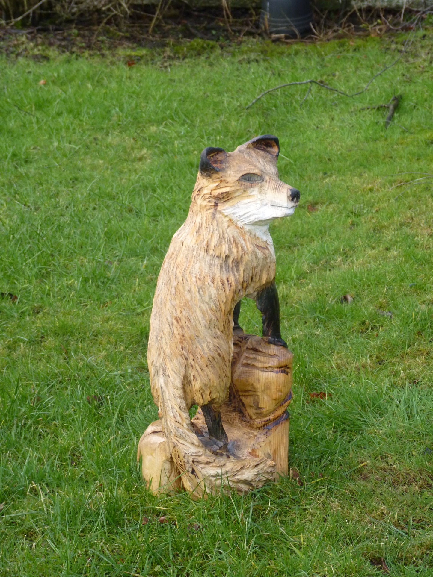 1 Chainsaw carved fox sculpture